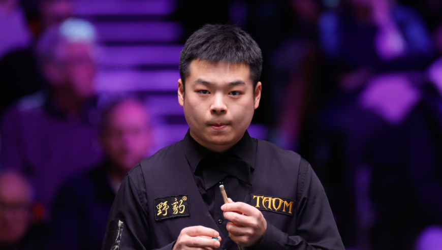 赢了还要秀 庞俊旭放飞自我把黑球翻进中袋 全场沸腾了