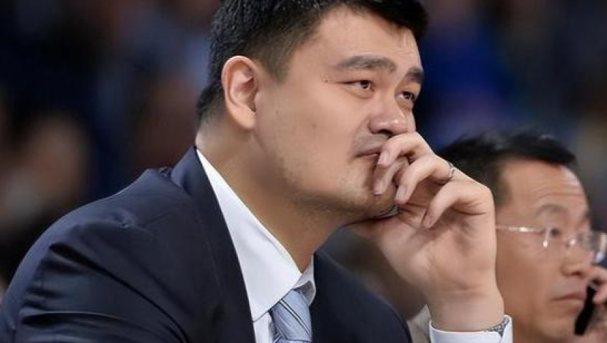 姚明2000万收购上海队，运营八年后出售赚了多少？网友：难以置信