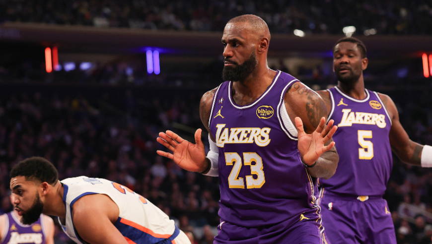 詹姆斯vs尼克斯22分6助攻集锦：15投9中+平筐空接一飞冲天