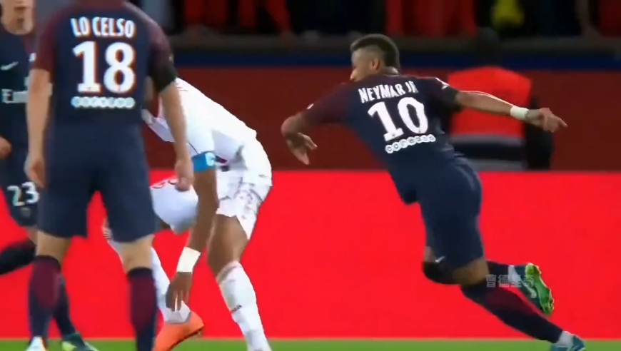 体坛记忆｜内马尔十大不可思议进球，大小罗以后巴西最秀的球星