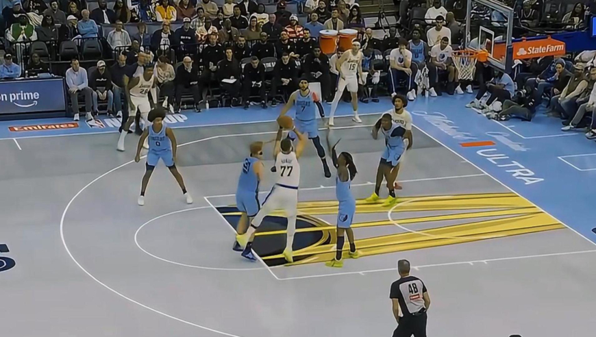 有点夸张！湖人100秒时间连造灰熊五次犯规 灰熊中锋连吃四犯