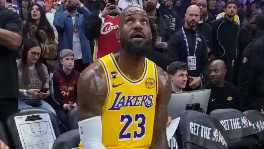 老詹哭了！骑士主场致敬詹姆斯，老詹情至深处泪眼朦胧