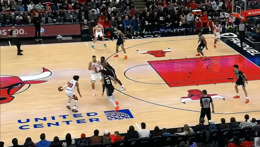 一节就打崩了！公牛首节四分钟轰出18-3超强攻击波碾压篮网全过程