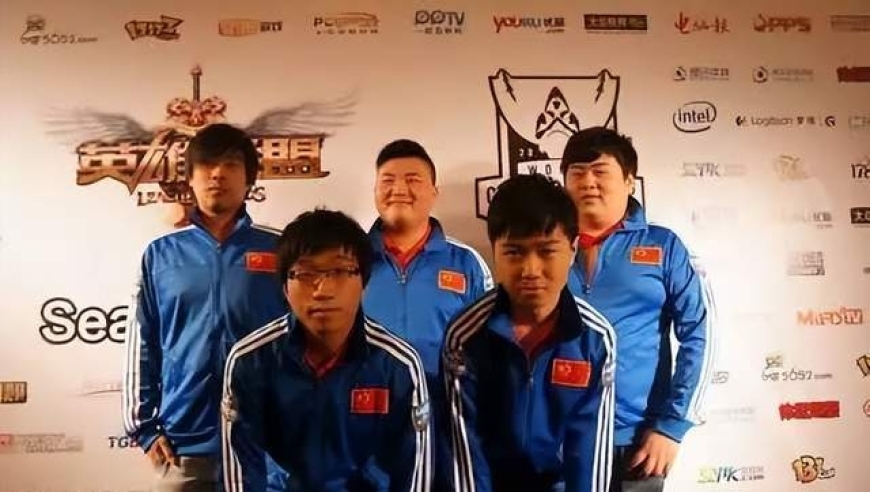 LOL传奇选手公布恋情！发博晒照被夸夫妻相，女方身份曝光