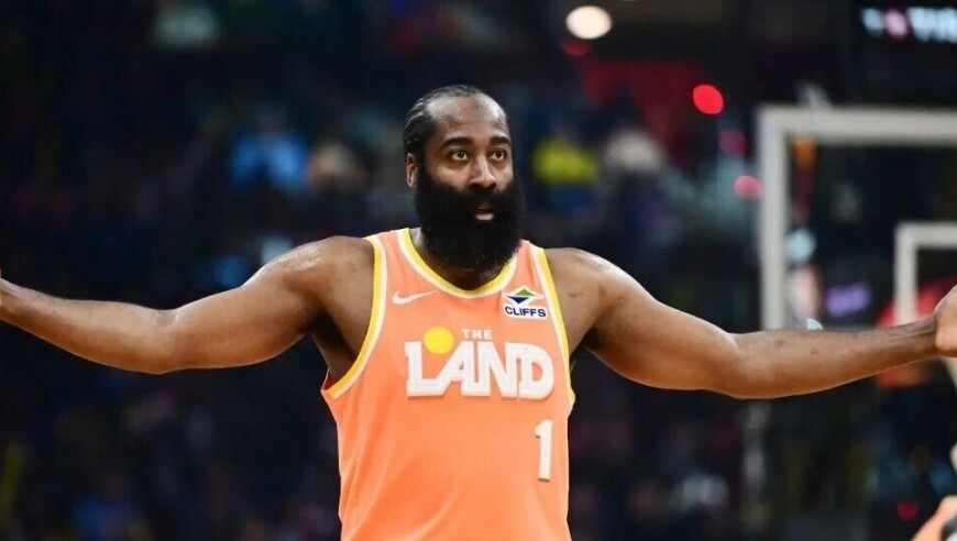 拇指骨折的哈登，还想为总冠军再拼一次