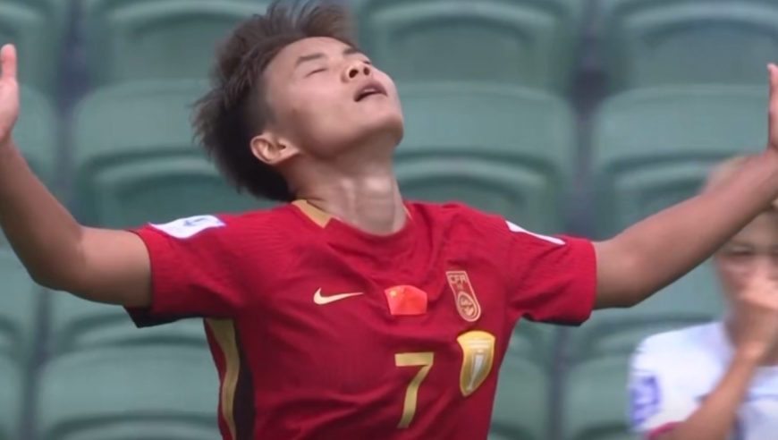 太可惜了！王霜头球破门，VAR介入认定手球在先进球无效