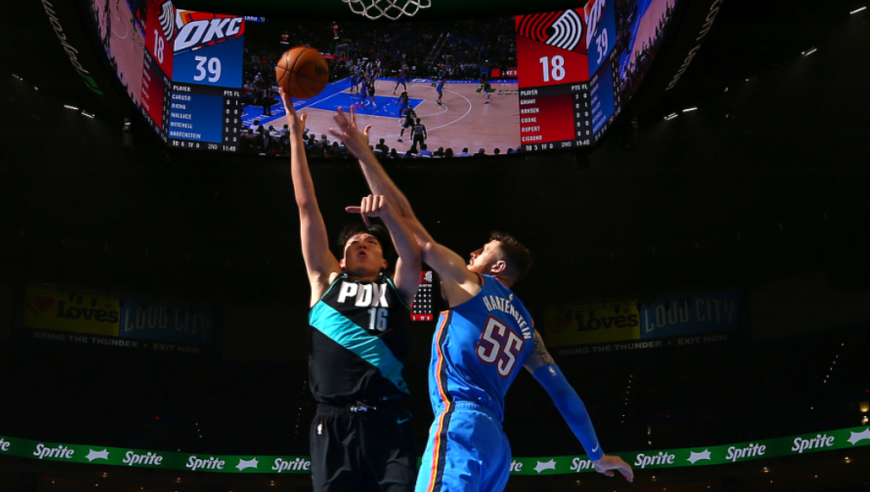 杨瀚森对雷霆8+4+3全收录：梦幻脚步戏耍哈腾 轰生涯首记三分