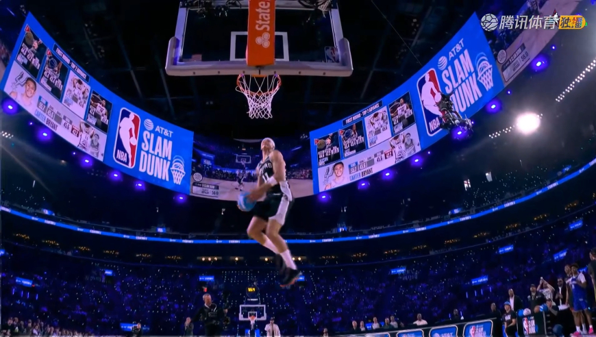 两位裁判给满分！卡特布莱恩特空中大风车暴力砸筐 其他三人都震惊了