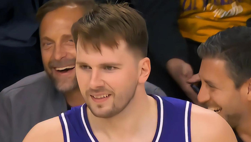 完全体湖人的统治力！湖人末节轰出13-1攻击波打崩独行侠定胜局