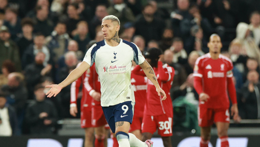 争议？热刺恶汉5分钟3次激怒利物浦！肘击掐脖均逃牌，1-2后追骂裁判