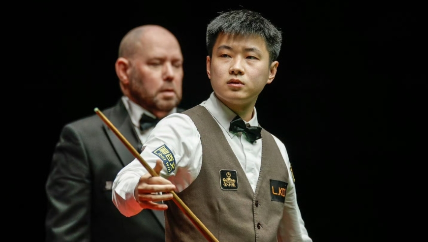 斯诺克世界大奖赛：赵心童两连鞭4-4战平张安达，冠军归属存悬念