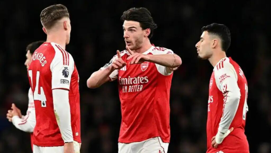 英超-狼队独进3球！阿森纳2-1绝杀狼队5分领跑，萨卡造乌龙绝杀+两造乌龙