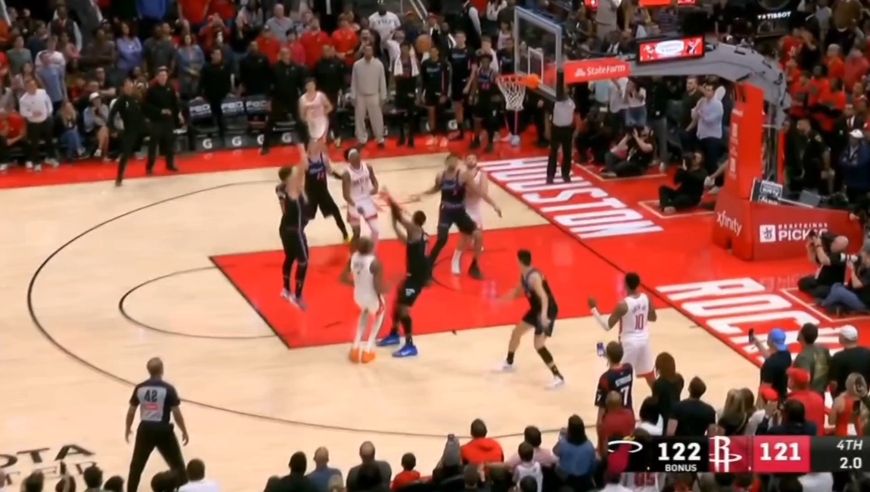 杜兰特中投不中，阿门补篮绝杀!回顾火箭对阵热火最后一刻