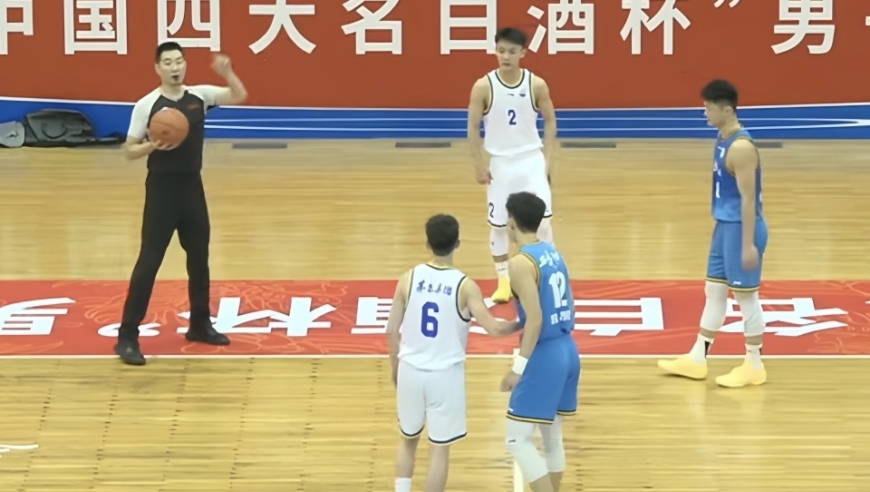 92-105！徐杰狂砍29分，广东宏远开门黑，杜锋太“诚实”了