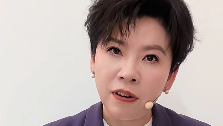 孙颖莎无缘冠军原因曝光？邓亚萍赛后进行总结：女团输在排兵布阵