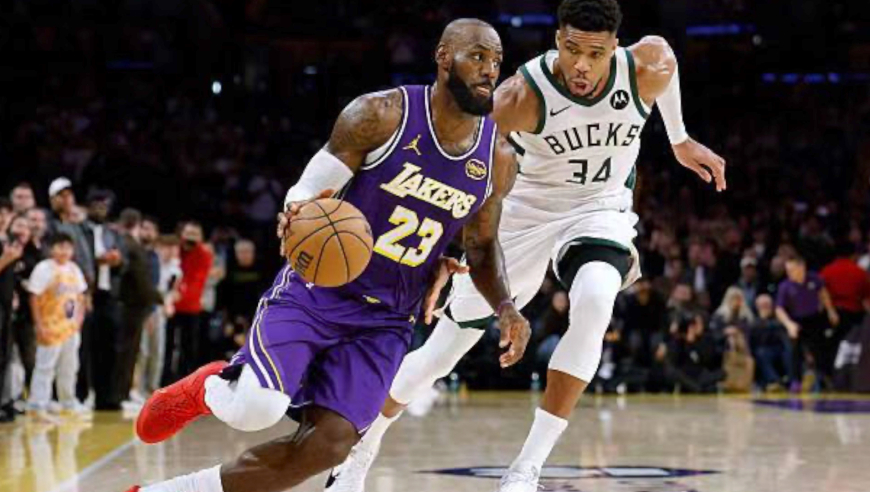 这像41岁？詹姆斯26+10集锦：三度贡献暴扣 被字母压到险受伤