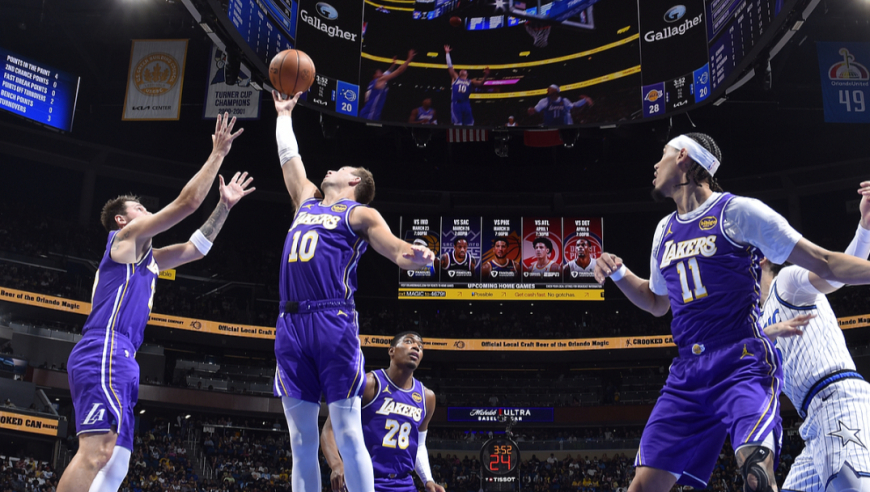 湖人魔术最后时刻：东詹里轮流得分续命 肯纳德三分绝杀助湖人九连胜