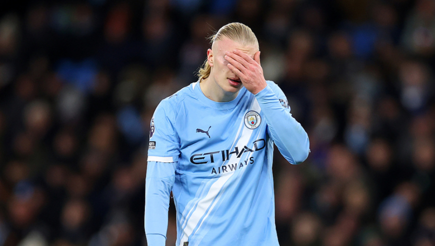 25岁哈兰德快哭了！4失绝杀+离谱吐饼让瓜帅仰天抱头，近4轮进1点球