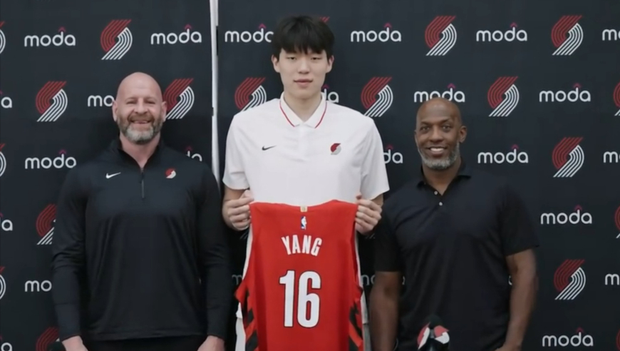 杨瀚森调侃NBA打球文明 生涯遭恶犯画面回顾：多次被莫兰德抱摔