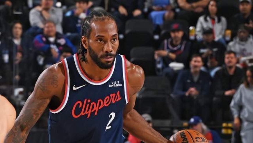 快船挑战卫冕冠军！小卡崴脚出战成疑，全队士气低落难逃2连败