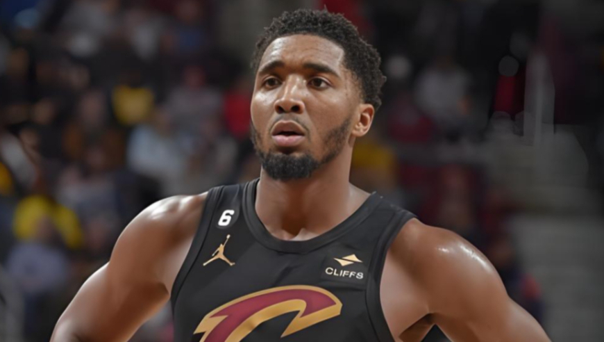 骑士米切尔vs黄蜂32分集锦：全队最高分+决胜时刻连拿6分定胜局