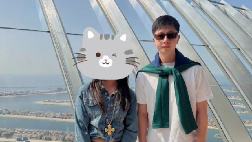 人生赢家！马龙一家四口迪拜游玩，妻子夏露戴墨镜一袭长裙美成女明星