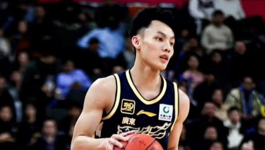 徐杰18+8集锦：轰3记三分广东最稳 连抢进攻篮板真中锋