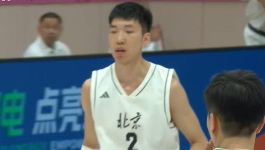 郭士强都不敢相信？当红国手战澳门半场0分，球迷：投篮没眼看