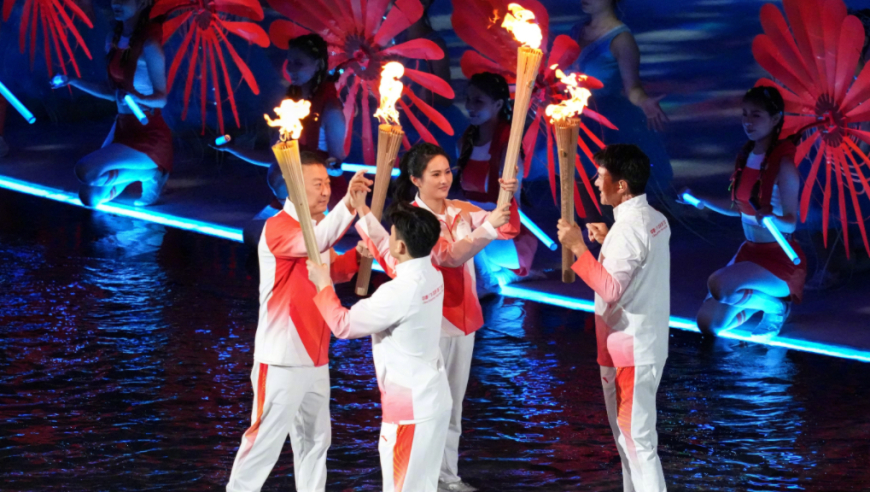 马琳担任首棒火炬手，释放强烈信号