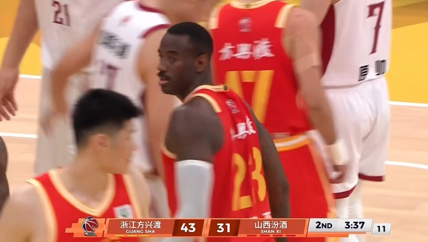 外援大战！桑普森篮下弹射起步大帽刘传兴 迪亚洛底角迅速回应三分