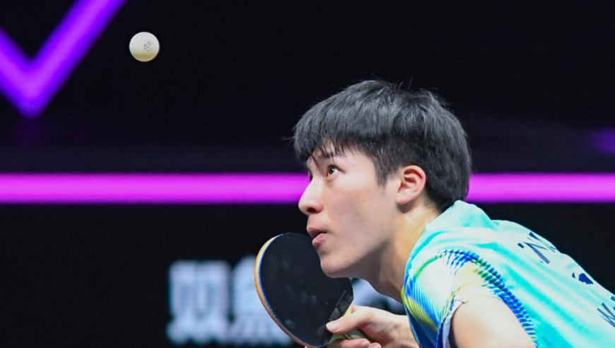 陷入绝境！温瑞博2-8落后疯狂追分但功亏一篑 吃发球落败表情无奈