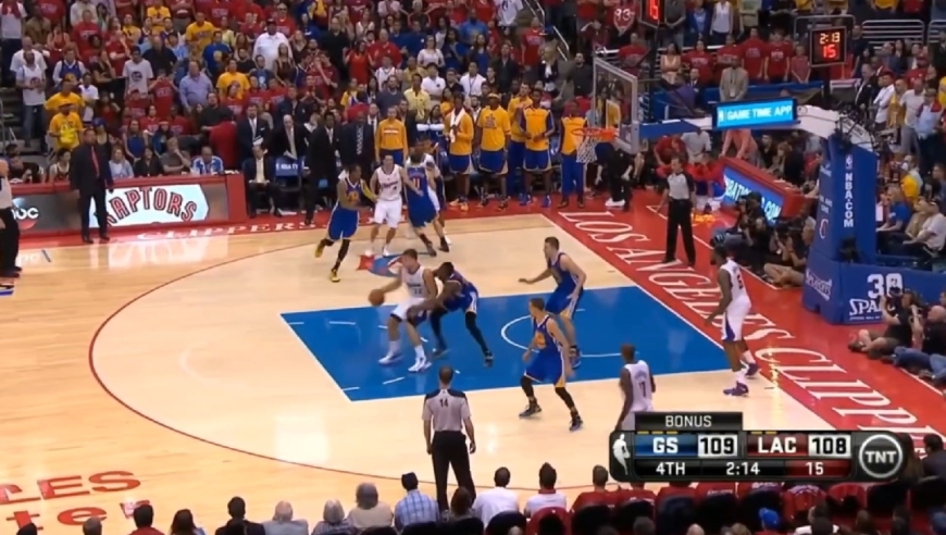 当青涩的库里对上空接之城 回顾14年勇士对阵快船抢七大战最后一刻｜体坛名场面