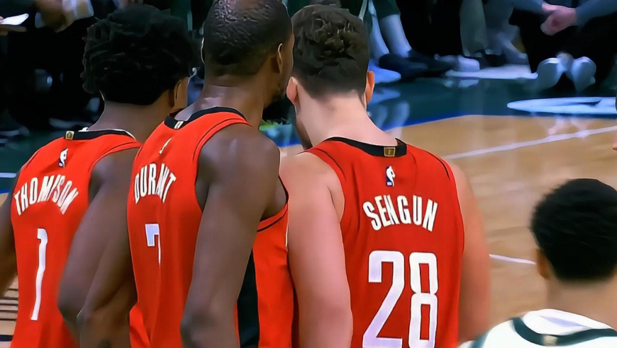 火箭雄鹿生死时刻：字母哥失误+丢罚球状态全无 申京2+1锁定胜局