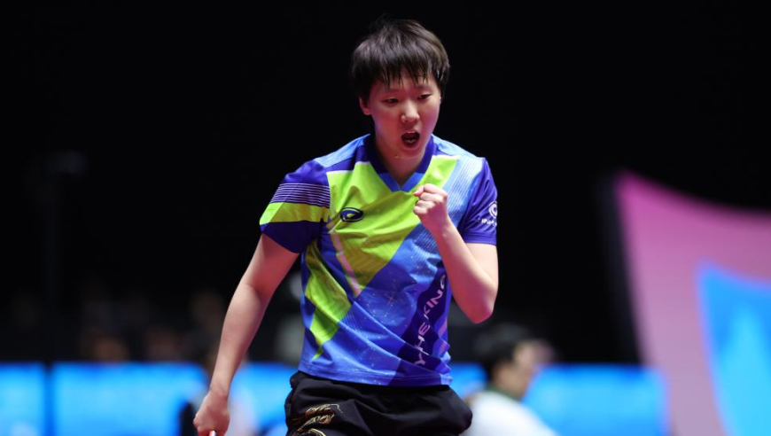 巅峰对话！孙颖莎尝试逆转但失败 王曼昱扳平大比分紧握拳头