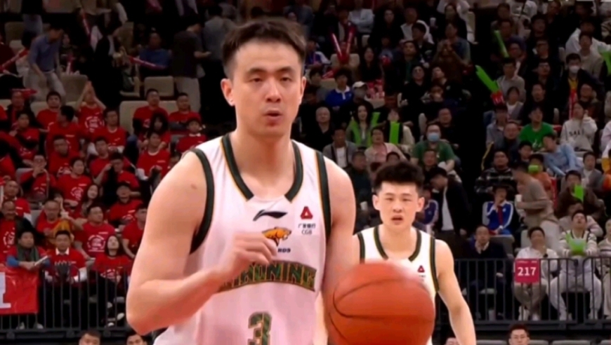 太刺激了！赵继伟延续世预赛手感 再飙超远三分带走比赛