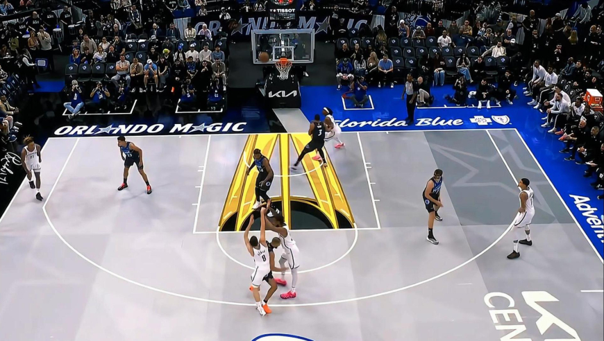 故意还是无意？魔术萨格斯垫脚篮网杰明 裁判回看后升级恶意