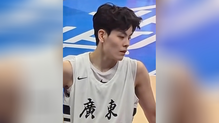 成为杨舒予的梦女简直易如反掌！就这样闯进镜头，帅我一跳