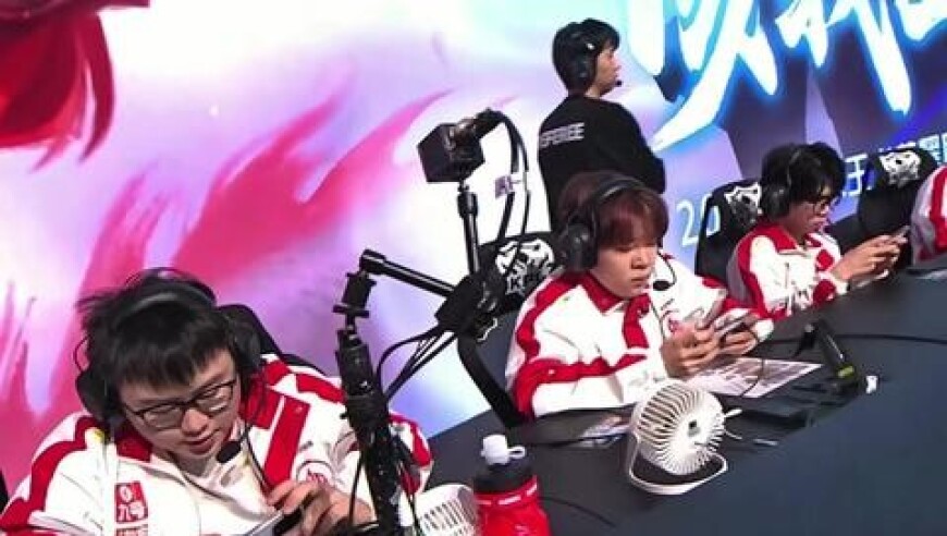 武将脾气一上来追着WE打， AG顺风局就没输过零封WE