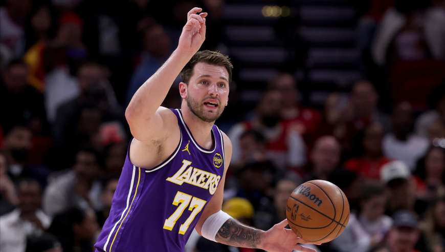 火箭湖人生死时刻：湖人一波关键13比2再次一剑封喉 东契奇杀疯了