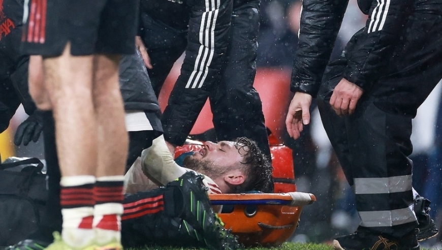 对重伤球员施暴！阿森纳红星遭狂喷：可耻逃红牌！利物浦全队该揍他