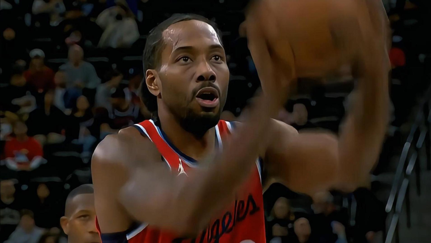 战神卡降临！莱昂纳德第三节单节18分全过程：无差别单打连造犯规