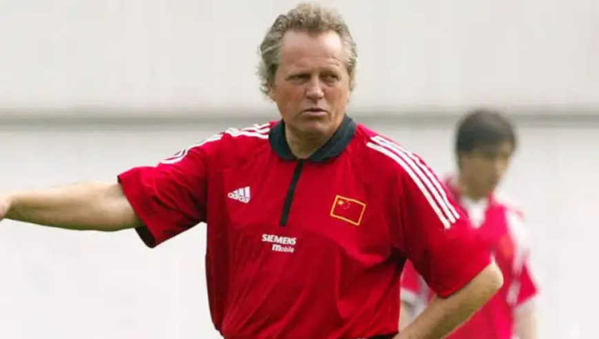 为什么2002年世界杯以后国足主帅阿里·汉不重用孙继海，两人的关系变得很差？