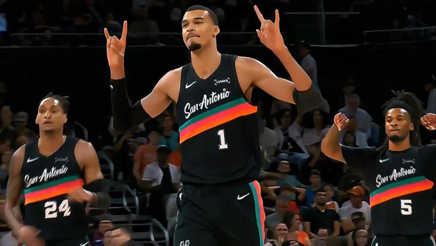 解锁新动作！马刺轰12-2领先太阳到22分 文班亚马命中三分打嗨了