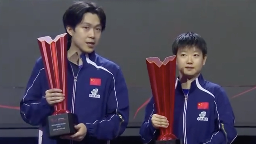 顶峰相见！王楚钦孙颖莎领奖时&ldquo;吵了&rdquo;起来 大头贴心服软：我来吧