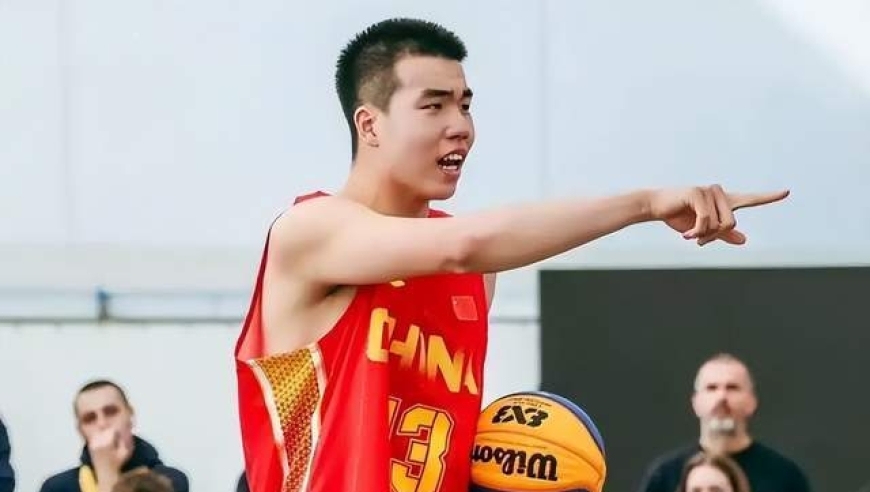 前锋身高后卫打法！带队58分大胜 姚明说的男篮未来？