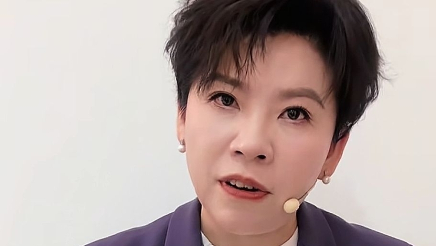 孙颖莎输球原因曝光？邓亚萍看出问题所在，这次给双方都支了一招