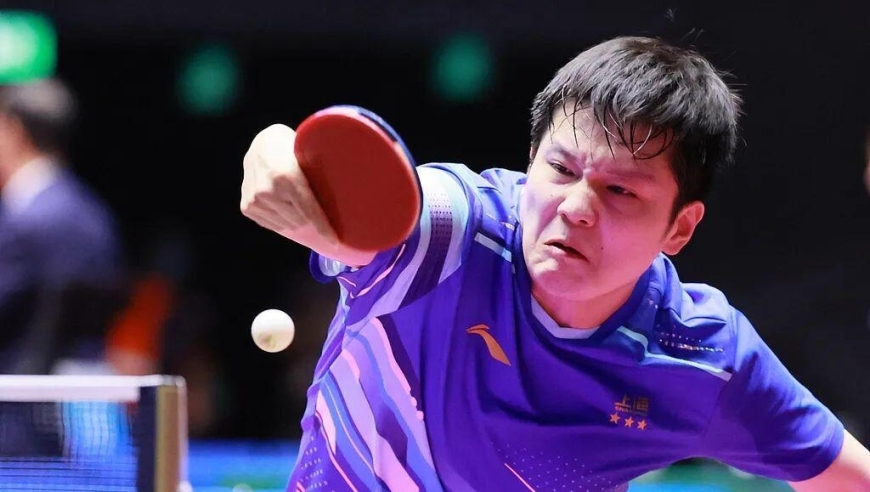 4-2晋级决赛！樊振东归来仍是王者，一举动安慰王楚钦！尽显大将风采