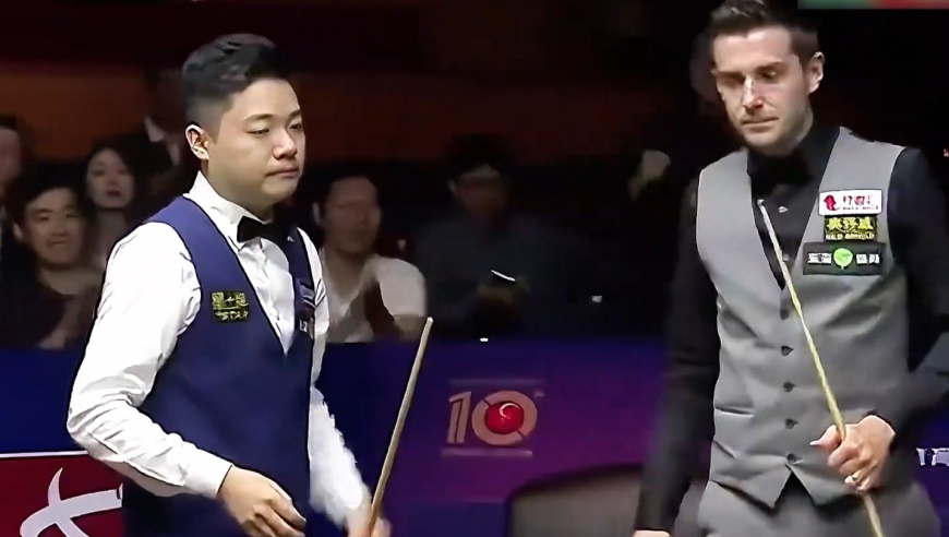 体坛记忆｜ 两位防守大师的较量，塞尔比被超9分不服输，与丁俊晖对飚斯诺克