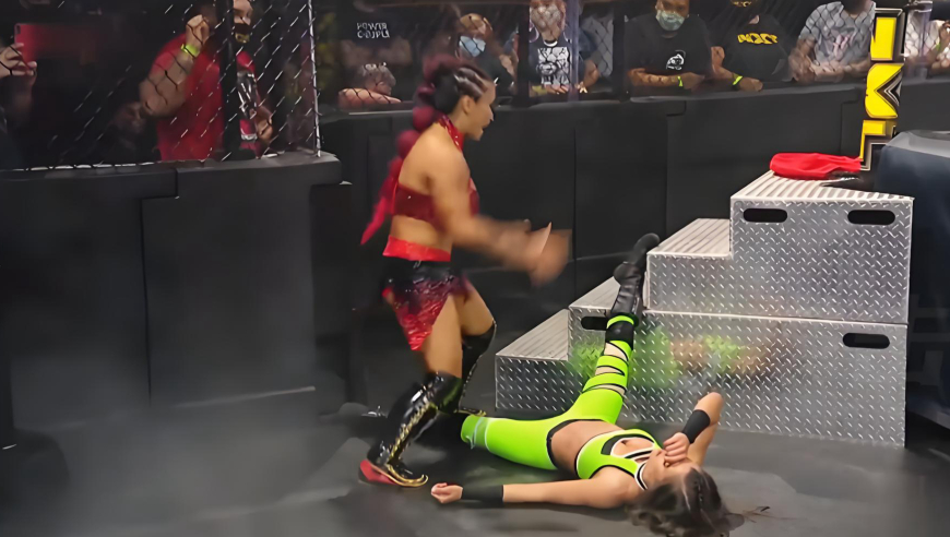 体坛记忆｜偷袭惹众怒，美国恶女殴打四川姑娘，李霞愤怒踩断腿反击