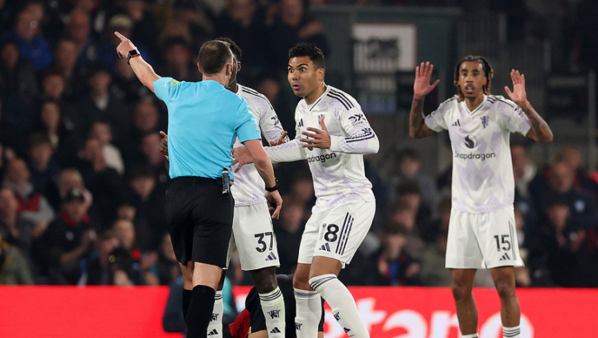 争议？曼联疑遭漏判点球！2-0变2-2，将帅质问：太疯狂，VAR为何不介入